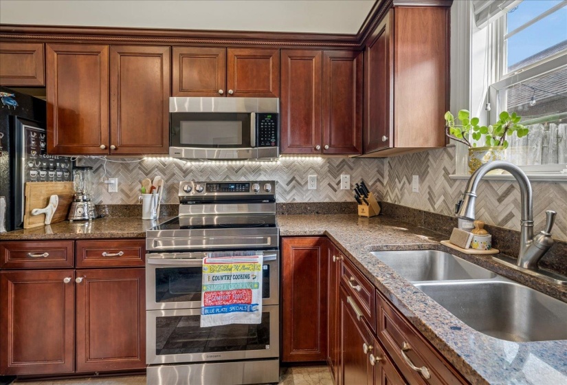 97 CAROLINA AVE, Memphis, Tennessee 38103, 2 Bedroom Bedrooms, 5 Room Rooms,2.1 BathroomBathrooms,Residential,For Sale,CAROLINA,0,10228495