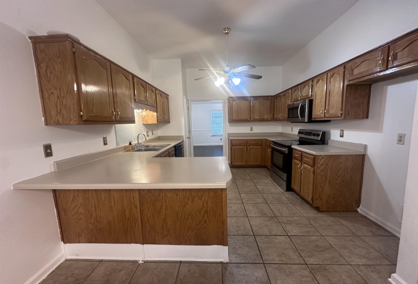 8305 CRIMSON CREEK DR, Memphis, Tennessee 38016, 3 Bedroom Bedrooms, 7 Room Rooms,2 BathroomBathrooms,Rental Properties,For Sale,CRIMSON CREEK,0,10228672