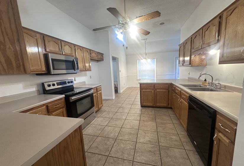 8305 CRIMSON CREEK DR, Memphis, Tennessee 38016, 3 Bedroom Bedrooms, 7 Room Rooms,2 BathroomBathrooms,Rental Properties,For Sale,CRIMSON CREEK,0,10228672