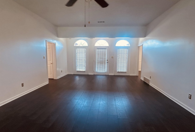 8305 CRIMSON CREEK DR, Memphis, Tennessee 38016, 3 Bedroom Bedrooms, 7 Room Rooms,2 BathroomBathrooms,Rental Properties,For Sale,CRIMSON CREEK,0,10228672