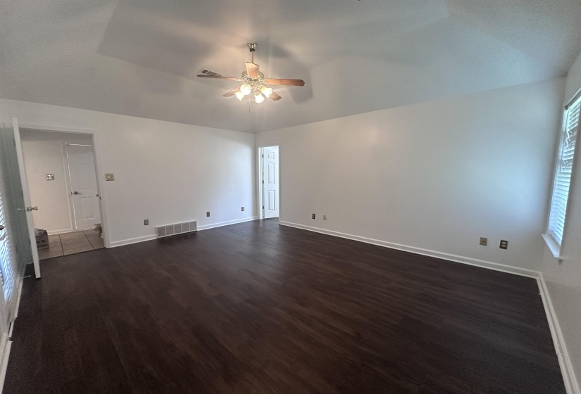 8305 CRIMSON CREEK DR, Memphis, Tennessee 38016, 3 Bedroom Bedrooms, 7 Room Rooms,2 BathroomBathrooms,Rental Properties,For Sale,CRIMSON CREEK,0,10228672