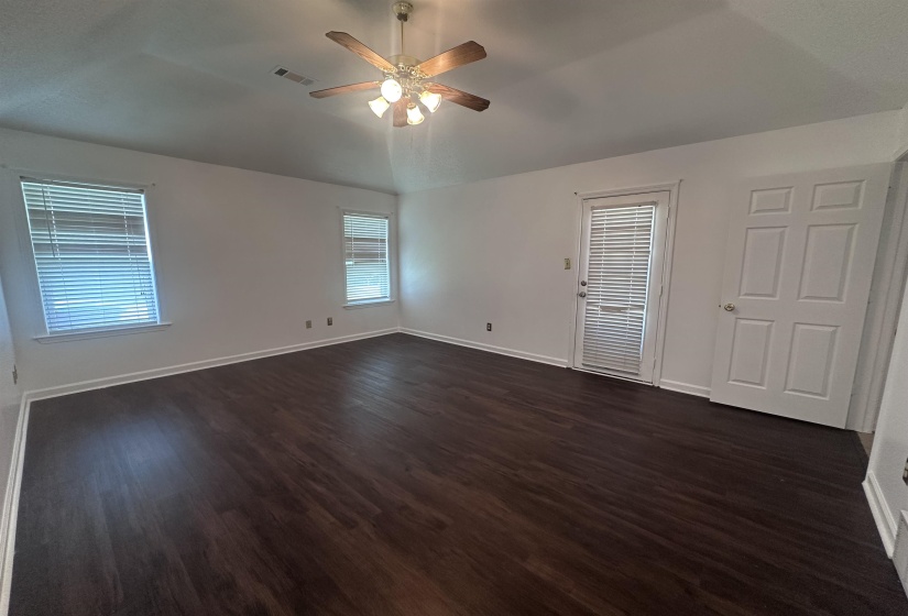 8305 CRIMSON CREEK DR, Memphis, Tennessee 38016, 3 Bedroom Bedrooms, 7 Room Rooms,2 BathroomBathrooms,Rental Properties,For Sale,CRIMSON CREEK,0,10228672
