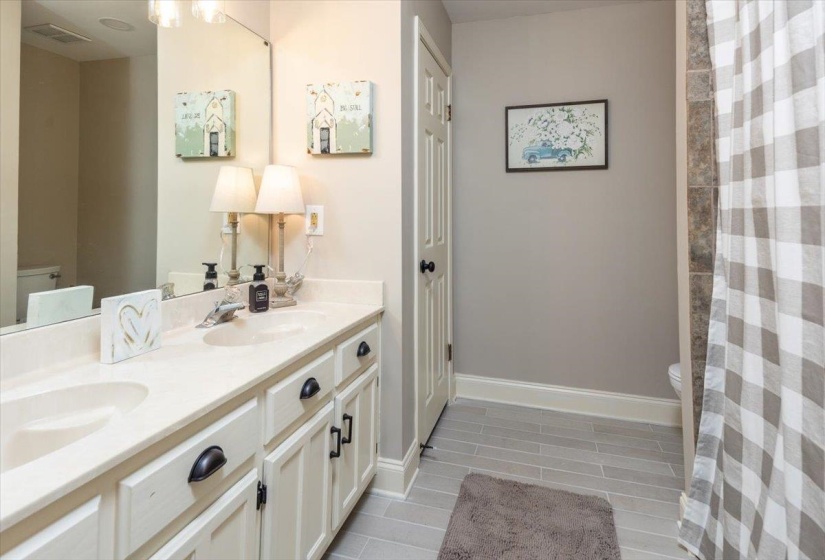 10250 BARN HILL DR, Collierville, Tennessee 38017, 4 Bedroom Bedrooms, 8 Room Rooms,3.1 BathroomBathrooms,Residential,For Sale,BARN HILL,0,10226423