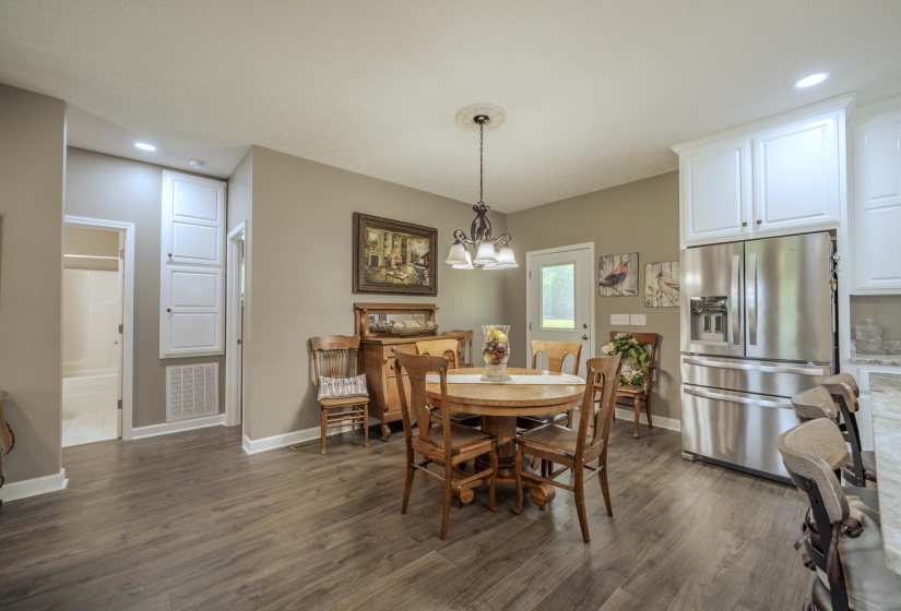970 DODD DR, Savannah, Tennessee 38372-6572, 3 Bedroom Bedrooms, 7 Room Rooms,2 BathroomBathrooms,Residential,For Sale,DODD,0,10228516