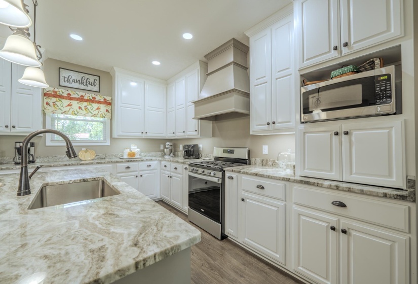 970 DODD DR, Savannah, Tennessee 38372-6572, 3 Bedroom Bedrooms, 7 Room Rooms,2 BathroomBathrooms,Residential,For Sale,DODD,0,10228516