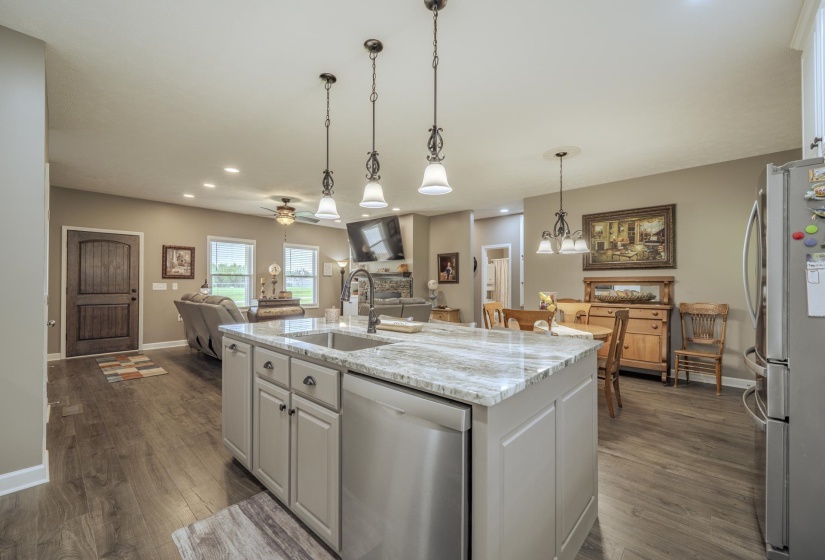 970 DODD DR, Savannah, Tennessee 38372-6572, 3 Bedroom Bedrooms, 7 Room Rooms,2 BathroomBathrooms,Residential,For Sale,DODD,0,10228516