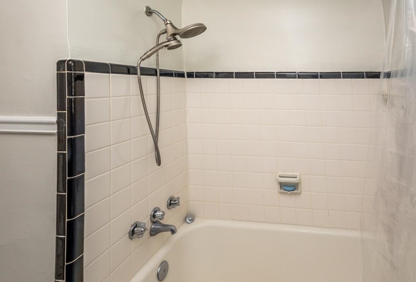 3704 CHARLESWOOD AVE, Memphis, Tennessee 38122, 3 Bedroom Bedrooms, 5 Room Rooms,2 BathroomBathrooms,Residential,For Sale,CHARLESWOOD,0,10228523