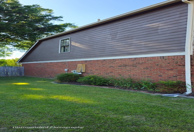 2033 WESTBRIAR DR, Memphis, Tennessee 38016, 4 Bedroom Bedrooms, 9 Room Rooms,2.1 BathroomBathrooms,Residential,For Sale,WESTBRIAR,0,10228327