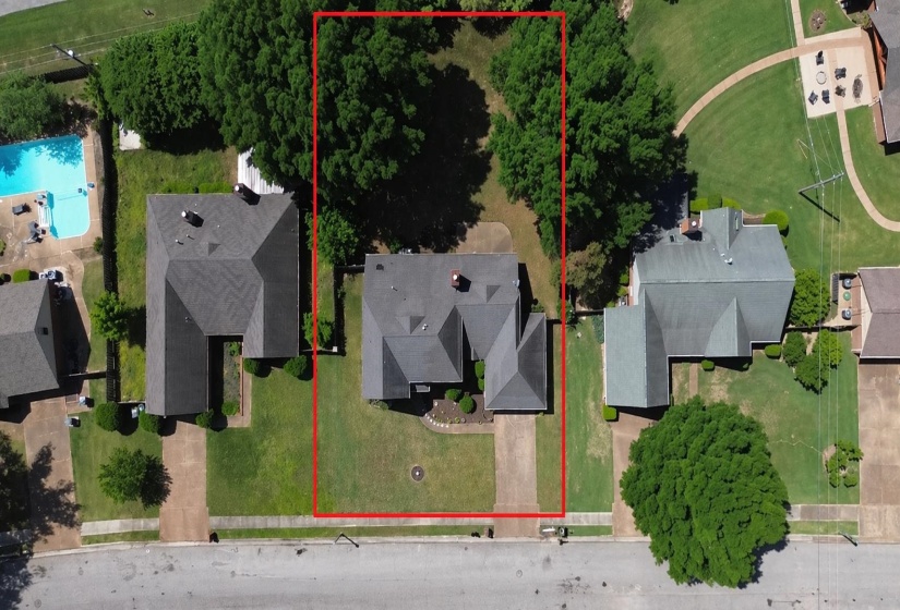 2033 WESTBRIAR DR, Memphis, Tennessee 38016, 4 Bedroom Bedrooms, 9 Room Rooms,2.1 BathroomBathrooms,Residential,For Sale,WESTBRIAR,0,10228327