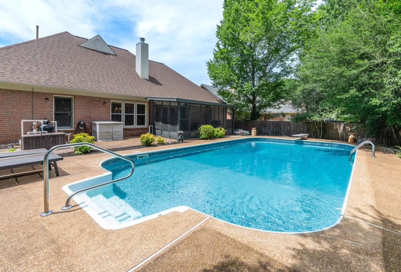 8934 FOREST BREEZE DR, Cordova, Tennessee 38018, 3 Bedroom Bedrooms, 7 Room Rooms,2 BathroomBathrooms,Residential,For Sale,FOREST BREEZE,0,10223383