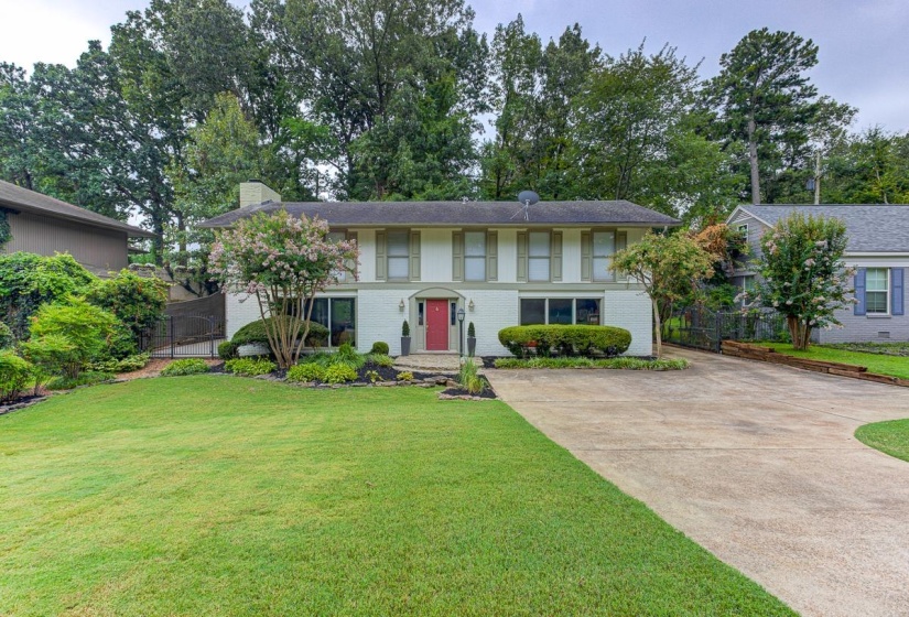 5699 NORMANDY RD, Memphis, Tennessee 38120, 4 Bedroom Bedrooms, 9 Room Rooms,3.1 BathroomBathrooms,Residential,For Sale,NORMANDY,0,10226379