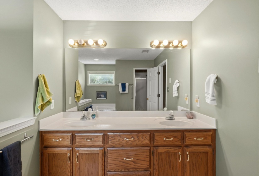 111 DANNON SPRINGS DR, Collierville, Tennessee 38017, 3 Bedroom Bedrooms, 6 Room Rooms,2 BathroomBathrooms,Residential,For Sale,DANNON SPRINGS,0,10226432