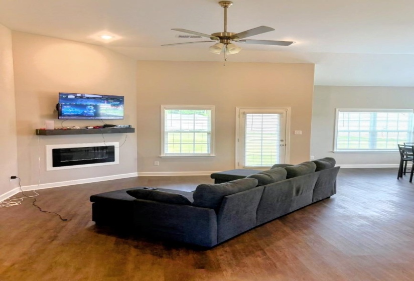 5840 TUCKER LANDING DR, Horn Lake, Mississippi 38637, 3 Bedroom Bedrooms, 8 Room Rooms,2 BathroomBathrooms,Residential,For Sale,TUCKER LANDING,0,10226467