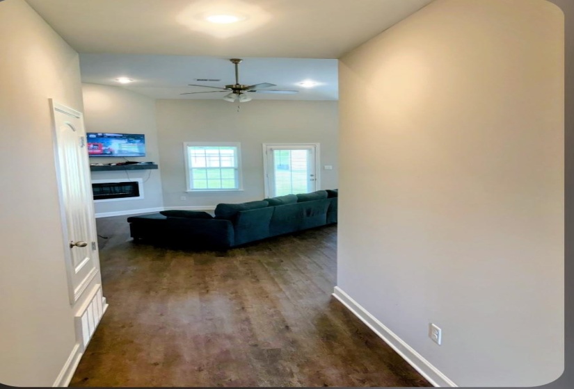 5840 TUCKER LANDING DR, Horn Lake, Mississippi 38637, 3 Bedroom Bedrooms, 8 Room Rooms,2 BathroomBathrooms,Residential,For Sale,TUCKER LANDING,0,10226467