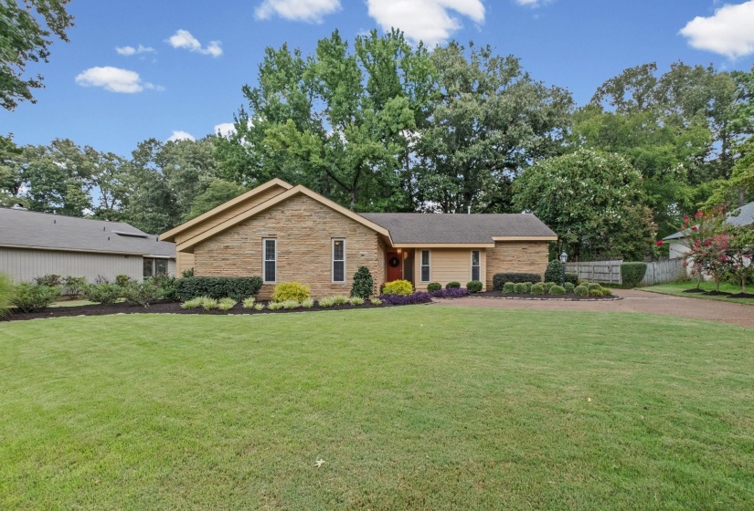 2174 MONTEGO DR, Memphis, Tennessee 38016, 4 Bedroom Bedrooms, 9 Room Rooms,2.1 BathroomBathrooms,Residential,For Sale,MONTEGO,0,10228493