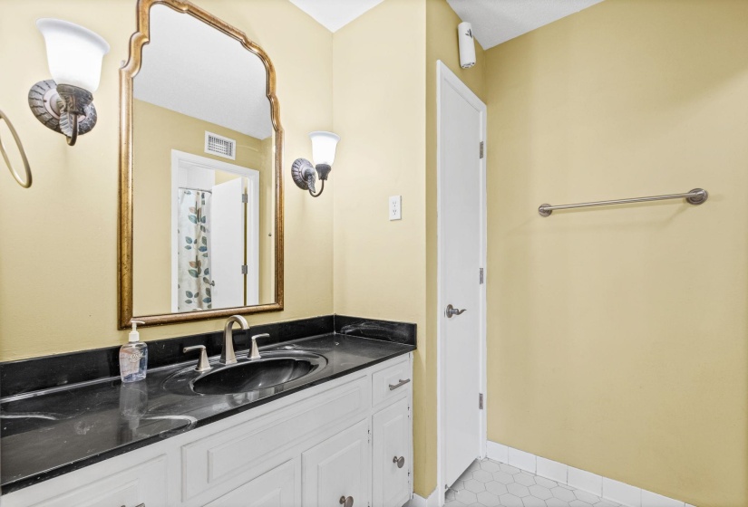 2174 MONTEGO DR, Memphis, Tennessee 38016, 4 Bedroom Bedrooms, 9 Room Rooms,2.1 BathroomBathrooms,Residential,For Sale,MONTEGO,0,10228493