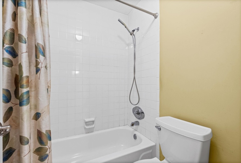 2174 MONTEGO DR, Memphis, Tennessee 38016, 4 Bedroom Bedrooms, 9 Room Rooms,2.1 BathroomBathrooms,Residential,For Sale,MONTEGO,0,10228493
