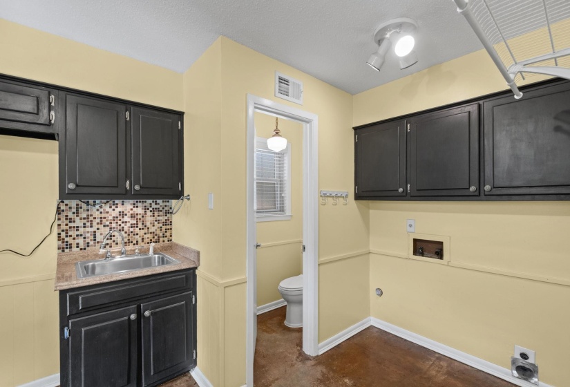 2174 MONTEGO DR, Memphis, Tennessee 38016, 4 Bedroom Bedrooms, 9 Room Rooms,2.1 BathroomBathrooms,Residential,For Sale,MONTEGO,0,10228493