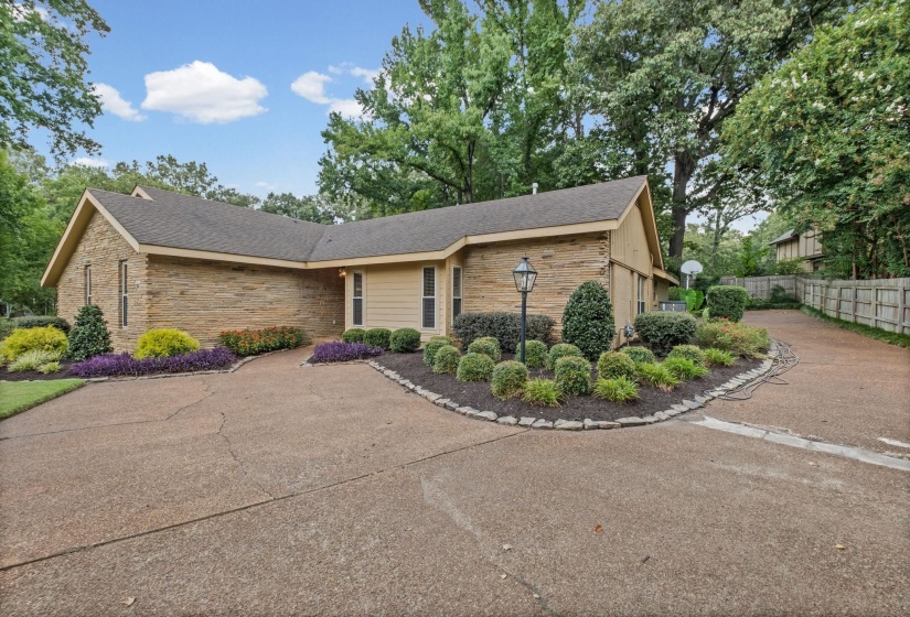2174 MONTEGO DR, Memphis, Tennessee 38016, 4 Bedroom Bedrooms, 9 Room Rooms,2.1 BathroomBathrooms,Residential,For Sale,MONTEGO,0,10228493