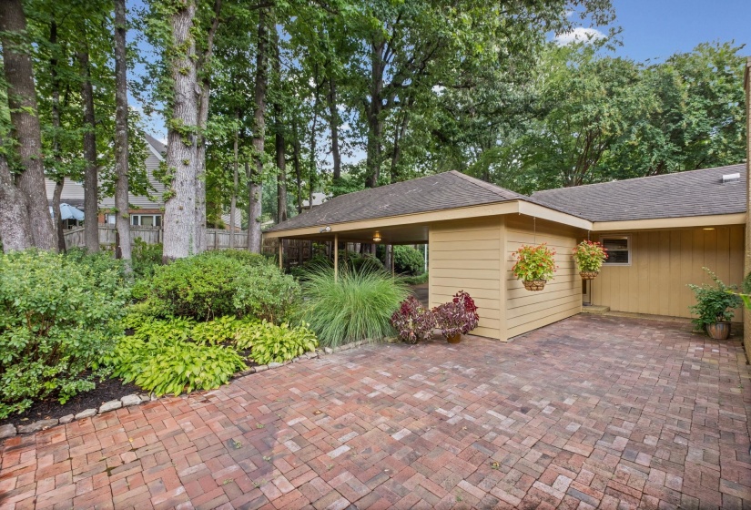 2174 MONTEGO DR, Memphis, Tennessee 38016, 4 Bedroom Bedrooms, 9 Room Rooms,2.1 BathroomBathrooms,Residential,For Sale,MONTEGO,0,10228493