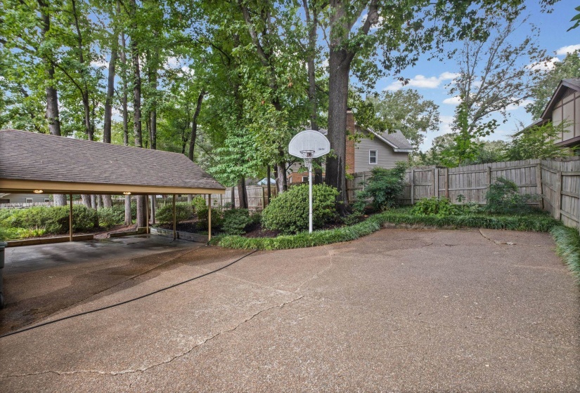 2174 MONTEGO DR, Memphis, Tennessee 38016, 4 Bedroom Bedrooms, 9 Room Rooms,2.1 BathroomBathrooms,Residential,For Sale,MONTEGO,0,10228493