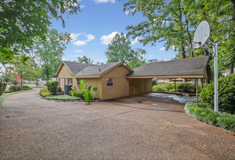 2174 MONTEGO DR, Memphis, Tennessee 38016, 4 Bedroom Bedrooms, 9 Room Rooms,2.1 BathroomBathrooms,Residential,For Sale,MONTEGO,0,10228493