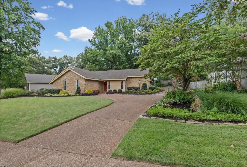 2174 MONTEGO DR, Memphis, Tennessee 38016, 4 Bedroom Bedrooms, 9 Room Rooms,2.1 BathroomBathrooms,Residential,For Sale,MONTEGO,0,10228493