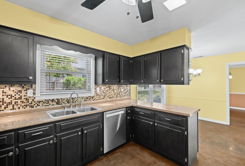 2174 MONTEGO DR, Memphis, Tennessee 38016, 4 Bedroom Bedrooms, 9 Room Rooms,2.1 BathroomBathrooms,Residential,For Sale,MONTEGO,0,10228493