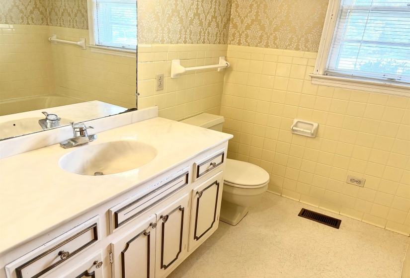 407 MAIN ST, Middleton, Tennessee 38052, 3 Bedroom Bedrooms, 10 Room Rooms,2 BathroomBathrooms,Residential,For Sale,MAIN,0,10228512