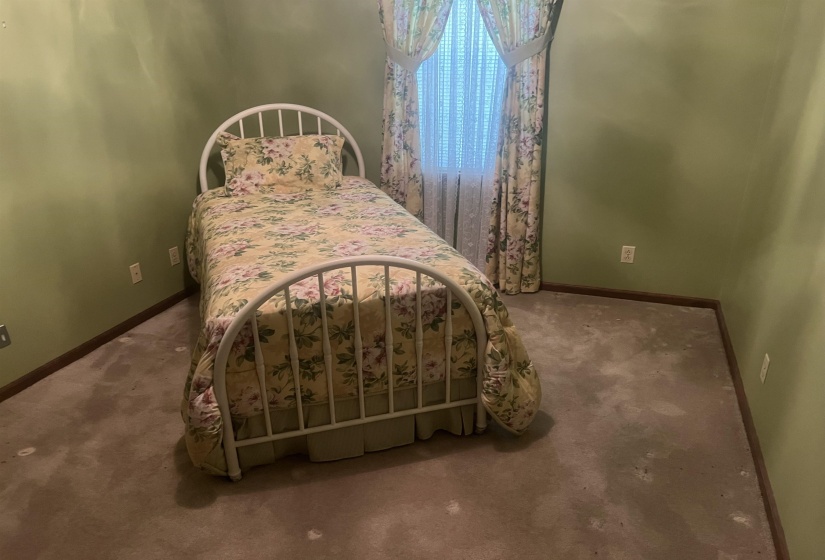 1250 CLIFFT RD, Bolivar, Tennessee 38008, 3 Bedroom Bedrooms, 7 Room Rooms,2.1 BathroomBathrooms,Residential,For Sale,CLIFFT,0,10228541