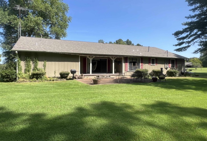 1250 CLIFFT RD, Bolivar, Tennessee 38008, 3 Bedroom Bedrooms, 7 Room Rooms,2.1 BathroomBathrooms,Residential,For Sale,CLIFFT,0,10228541