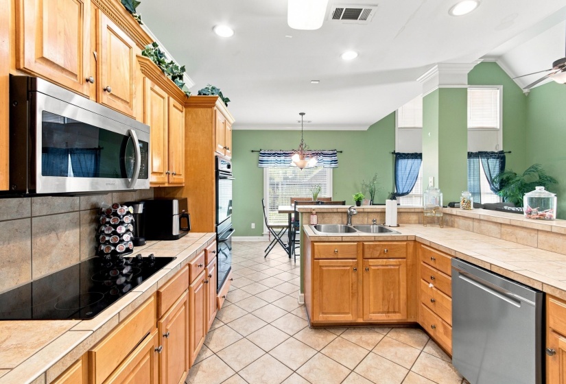 1704 BELLEDEER DR, Cordova, Tennessee 38016, 4 Bedroom Bedrooms, 8 Room Rooms,2.1 BathroomBathrooms,Residential,For Sale,BELLEDEER,0,10228548