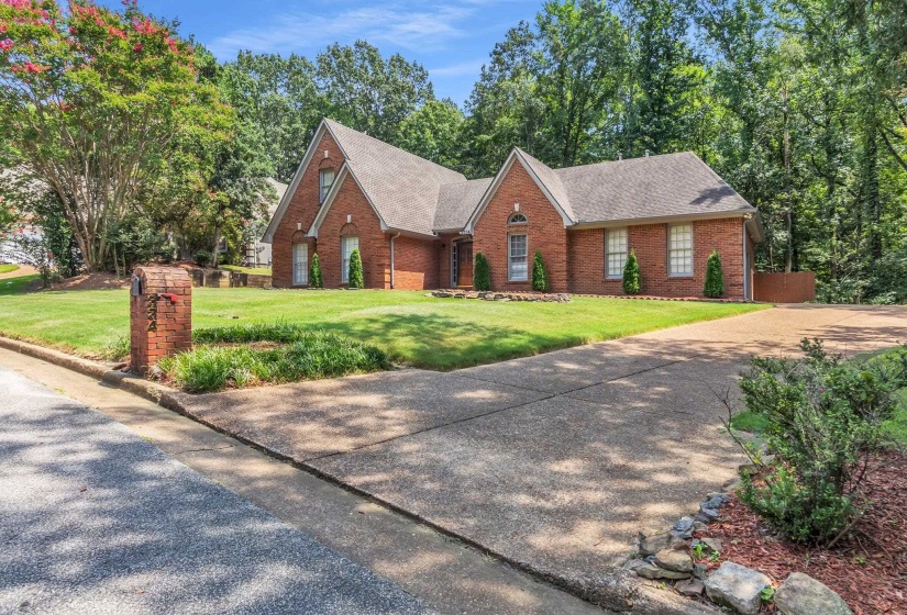 334 BROOK RIDGE DR, Memphis, Tennessee 38018, 5 Bedroom Bedrooms, 8 Room Rooms,3.1 BathroomBathrooms,Residential,For Sale,BROOK RIDGE,0,10228552