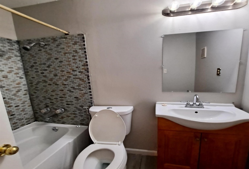 3243 THIRTEEN COLONY MALL, Memphis, Tennessee 38115, 3 Bedroom Bedrooms, 6 Room Rooms,2 BathroomBathrooms,Residential,For Sale,THIRTEEN COLONY,0,10228563