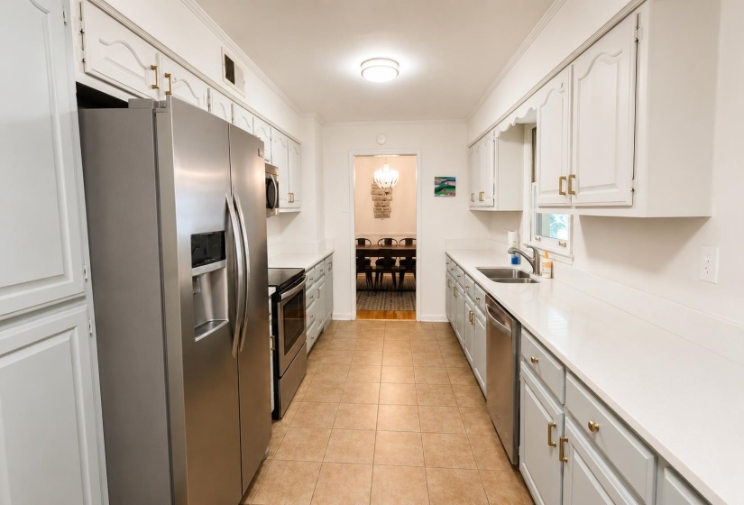 296 WHITE STATION RD, Memphis, Tennessee 38117, 3 Bedroom Bedrooms, 6 Room Rooms,2 BathroomBathrooms,Residential,For Sale,WHITE STATION,0,10228568