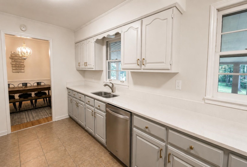 296 WHITE STATION RD, Memphis, Tennessee 38117, 3 Bedroom Bedrooms, 6 Room Rooms,2 BathroomBathrooms,Residential,For Sale,WHITE STATION,0,10228568