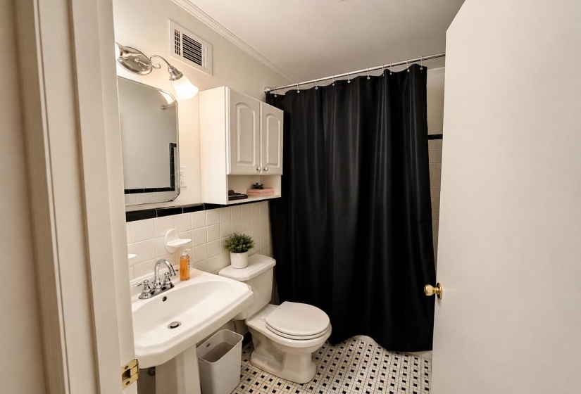 296 WHITE STATION RD, Memphis, Tennessee 38117, 3 Bedroom Bedrooms, 6 Room Rooms,2 BathroomBathrooms,Residential,For Sale,WHITE STATION,0,10228568