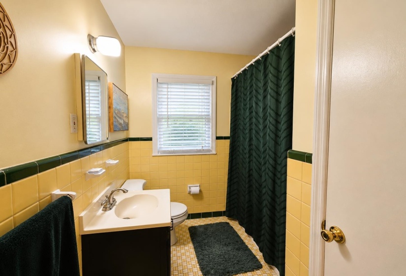 296 WHITE STATION RD, Memphis, Tennessee 38117, 3 Bedroom Bedrooms, 6 Room Rooms,2 BathroomBathrooms,Residential,For Sale,WHITE STATION,0,10228568