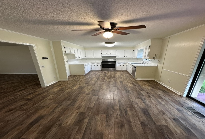 320 CEDAR COVE LN, Savannah, Tennessee 38372, 3 Bedroom Bedrooms, 8 Room Rooms,2 BathroomBathrooms,Residential,For Sale,CEDAR COVE,0,10228575