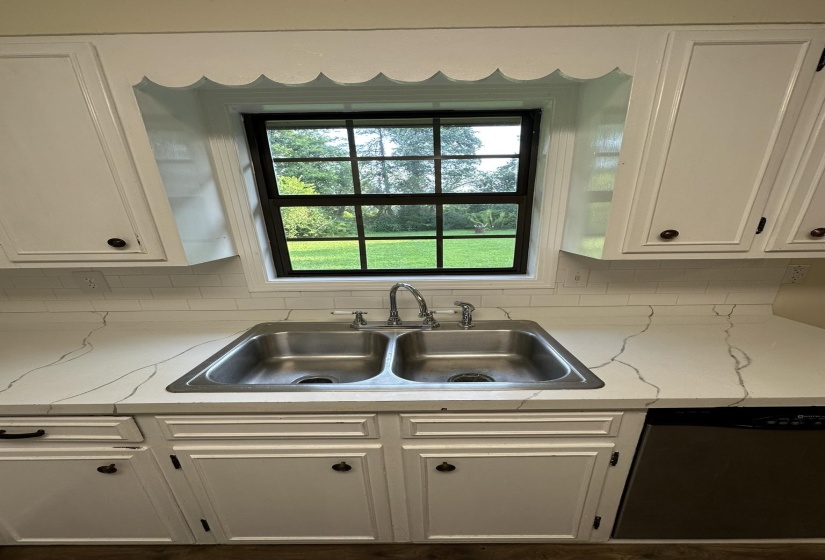 320 CEDAR COVE LN, Savannah, Tennessee 38372, 3 Bedroom Bedrooms, 8 Room Rooms,2 BathroomBathrooms,Residential,For Sale,CEDAR COVE,0,10228575