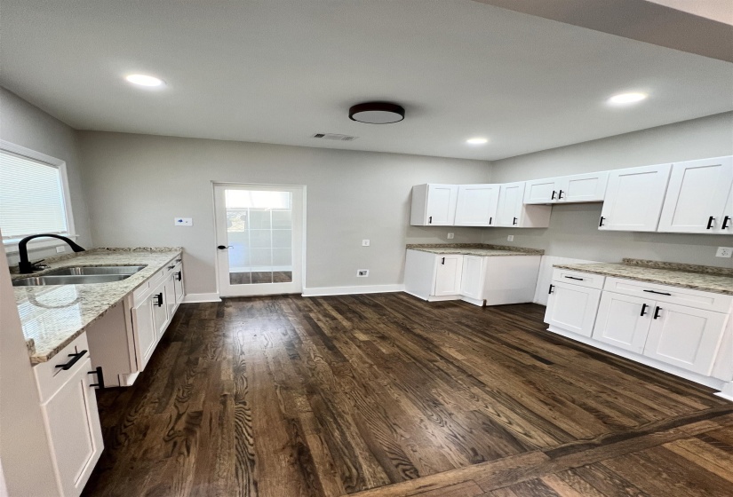 2115 HALLWOOD DR, Memphis, Tennessee 38107, 3 Bedroom Bedrooms, 9 Room Rooms,2 BathroomBathrooms,Residential,For Sale,HALLWOOD,0,10228576