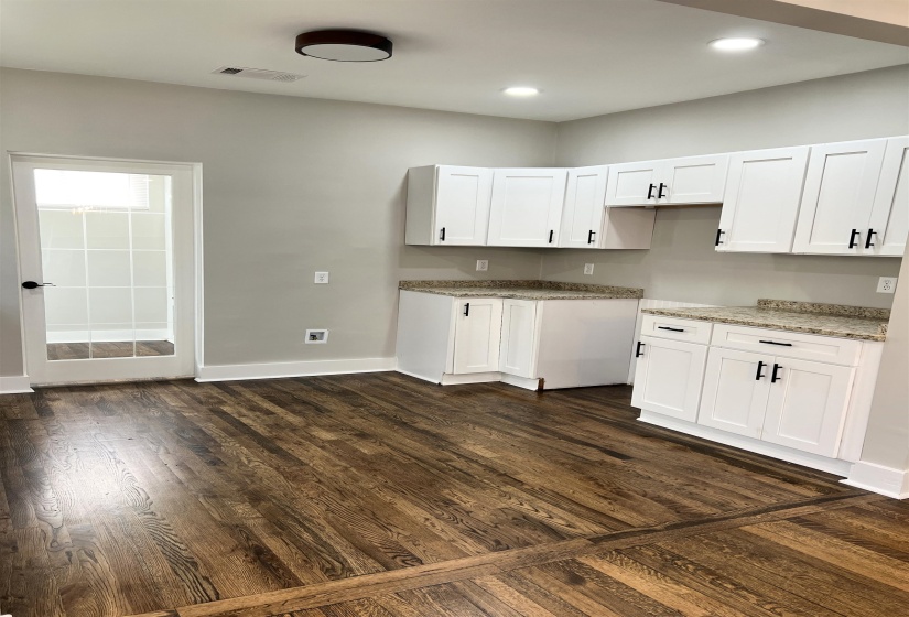 2115 HALLWOOD DR, Memphis, Tennessee 38107, 3 Bedroom Bedrooms, 9 Room Rooms,2 BathroomBathrooms,Residential,For Sale,HALLWOOD,0,10228576