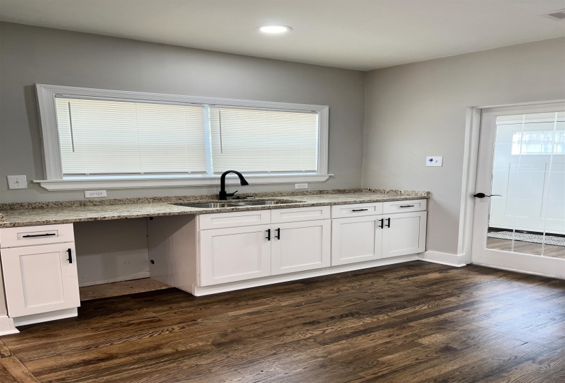 2115 HALLWOOD DR, Memphis, Tennessee 38107, 3 Bedroom Bedrooms, 9 Room Rooms,2 BathroomBathrooms,Residential,For Sale,HALLWOOD,0,10228576