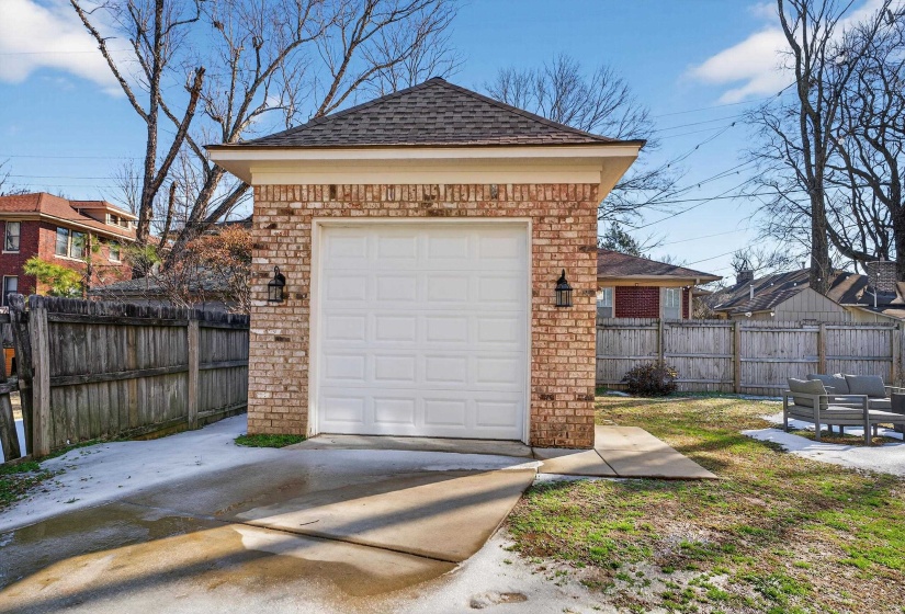 668 HAWTHORNE ST, Memphis, Tennessee 38107, 4 Bedroom Bedrooms, 6 Room Rooms,2 BathroomBathrooms,Residential,For Sale,HAWTHORNE,0,10228581