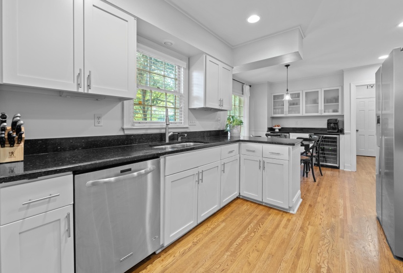 4611 SHADY GROVE RD, Memphis, Tennessee 38117, 3 Bedroom Bedrooms, 8 Room Rooms,2.1 BathroomBathrooms,Residential,For Sale,SHADY GROVE,0,10228513