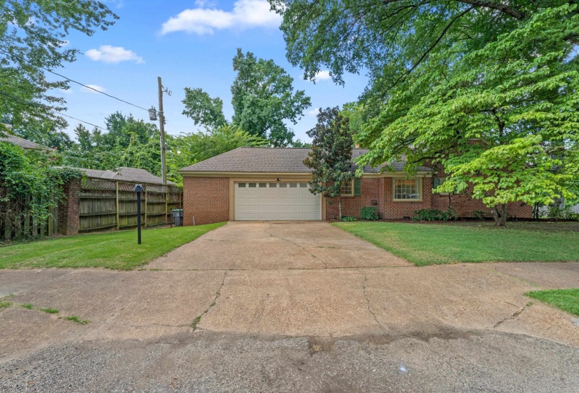 4611 SHADY GROVE RD, Memphis, Tennessee 38117, 3 Bedroom Bedrooms, 8 Room Rooms,2.1 BathroomBathrooms,Residential,For Sale,SHADY GROVE,0,10228513