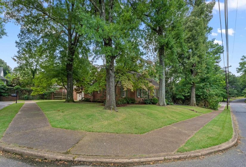 4611 SHADY GROVE RD, Memphis, Tennessee 38117, 3 Bedroom Bedrooms, 8 Room Rooms,2.1 BathroomBathrooms,Residential,For Sale,SHADY GROVE,0,10228513