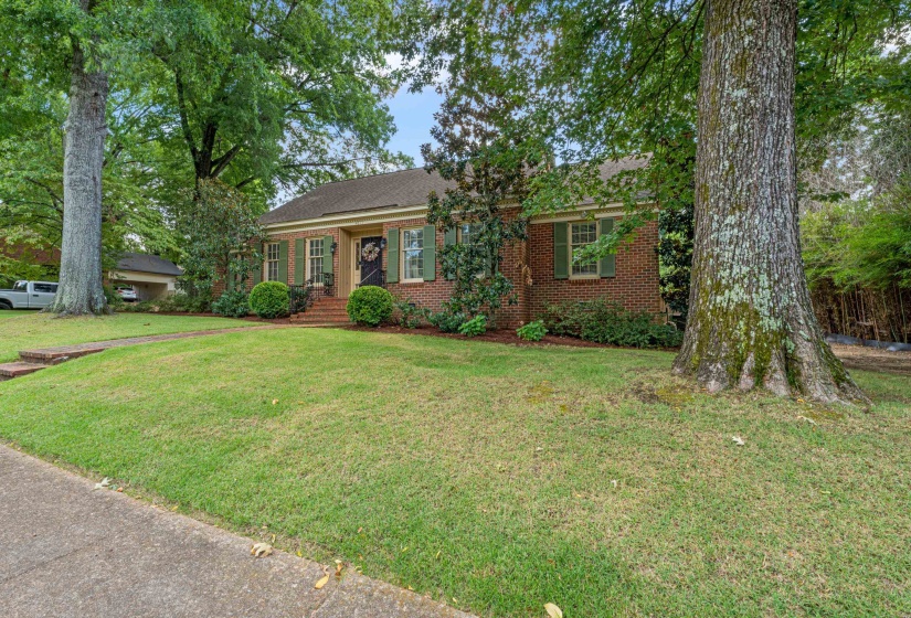 4611 SHADY GROVE RD, Memphis, Tennessee 38117, 3 Bedroom Bedrooms, 8 Room Rooms,2.1 BathroomBathrooms,Residential,For Sale,SHADY GROVE,0,10228513