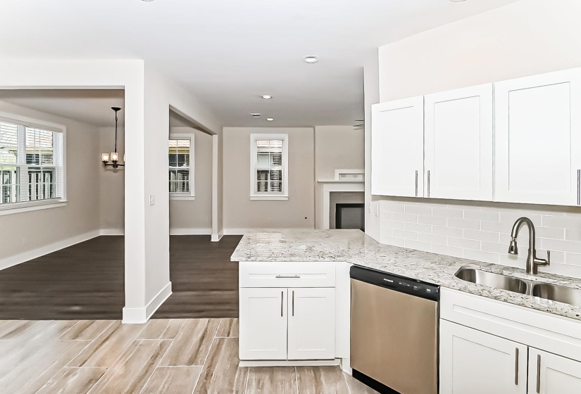 156 HERITAGE LAKE DR, Memphis, Tennessee 38109, 5 Bedroom Bedrooms, 14 Room Rooms,2.2 BathroomBathrooms,Residential,For Sale,HERITAGE LAKE,0,10228586