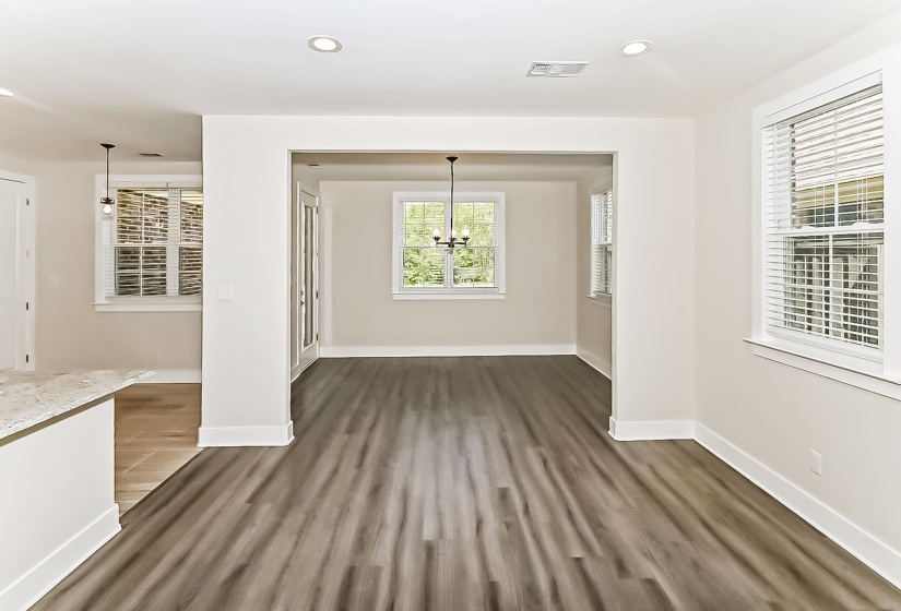 156 HERITAGE LAKE DR, Memphis, Tennessee 38109, 5 Bedroom Bedrooms, 14 Room Rooms,2.2 BathroomBathrooms,Residential,For Sale,HERITAGE LAKE,0,10228586